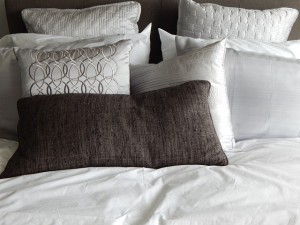 pillows-890559_640